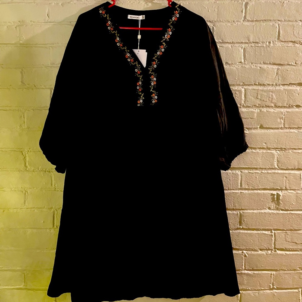 Koandaily. Black dress with embroidery. XXL.